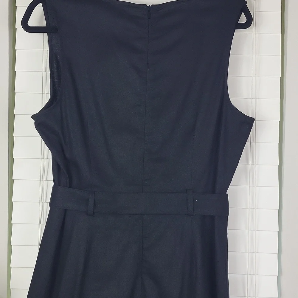Banana Republic linen blend Classic Black Sleeveless Belted Midi Dress. Size 10‎